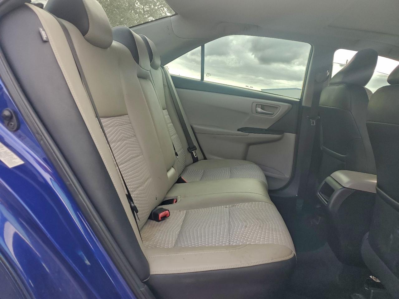 2015 TOYOTA CAMRY LE photo 10