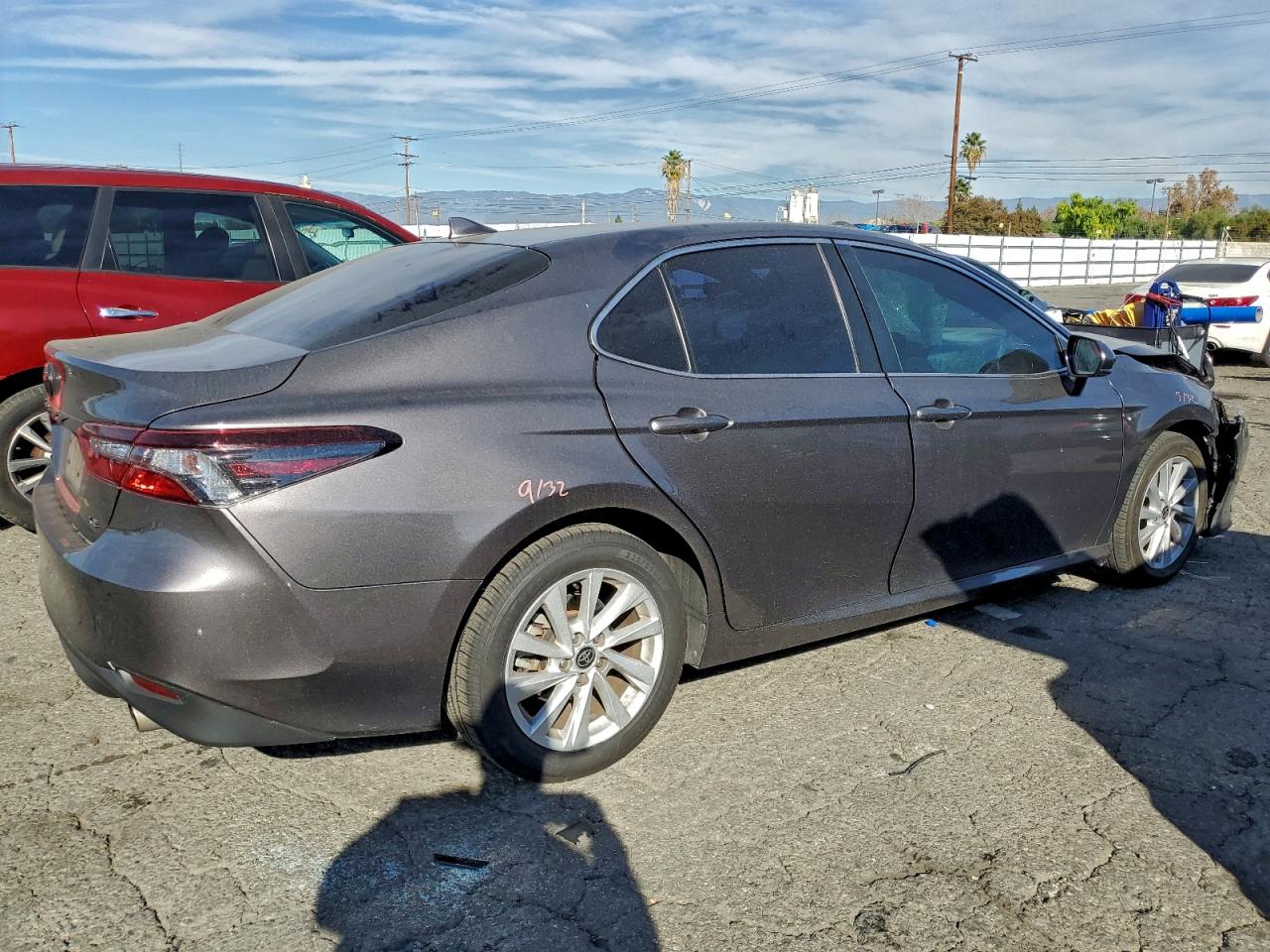 2022 TOYOTA CAMRY LE photo 3
