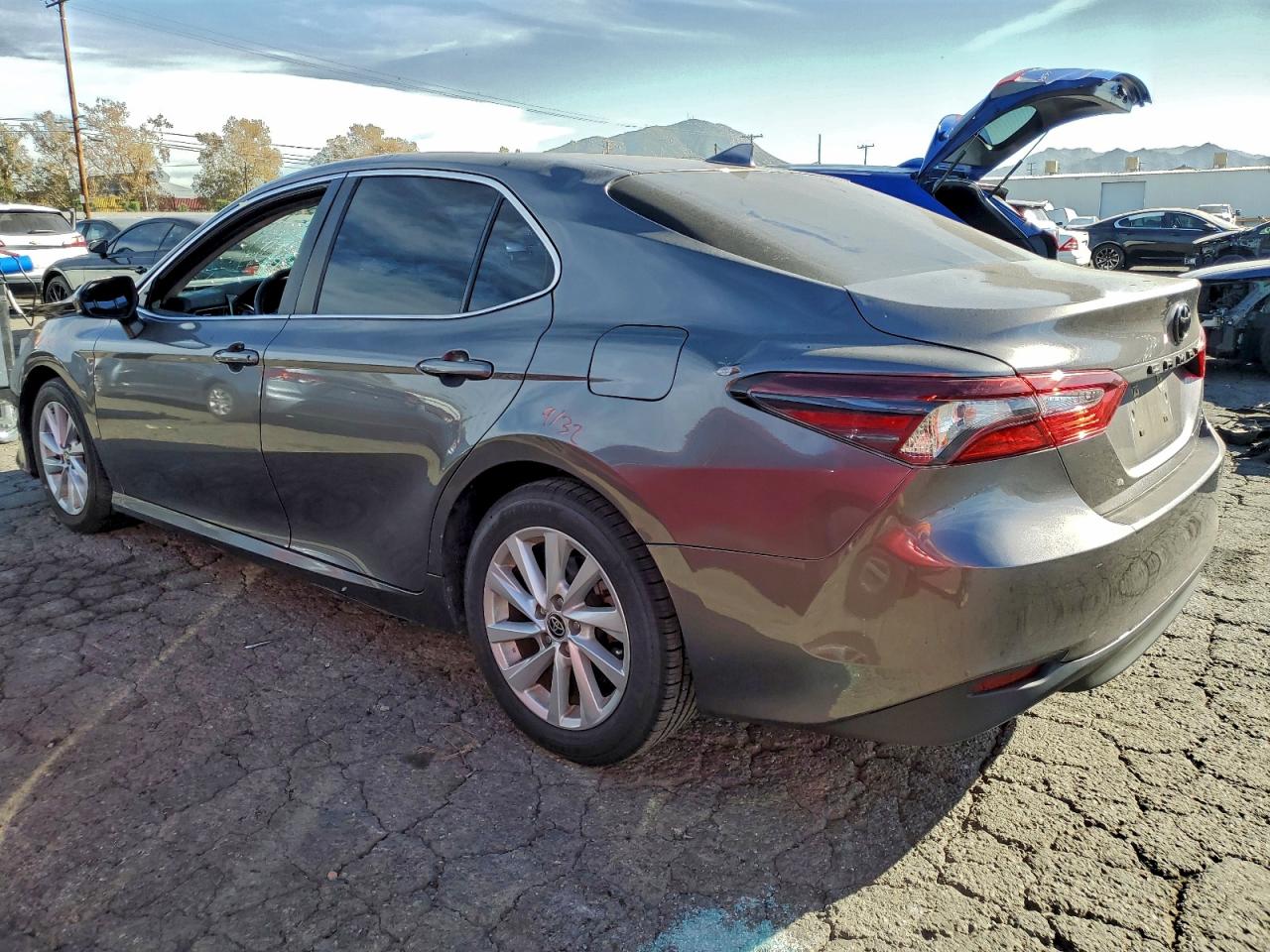 2022 TOYOTA CAMRY LE photo 2