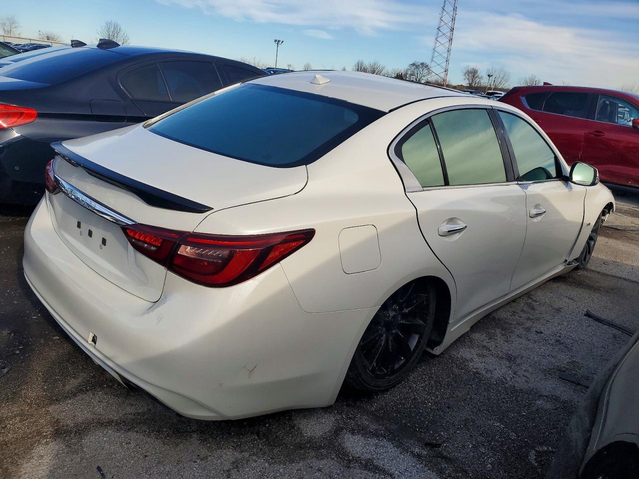 2018 INFINITI Q50 LUXE photo 3