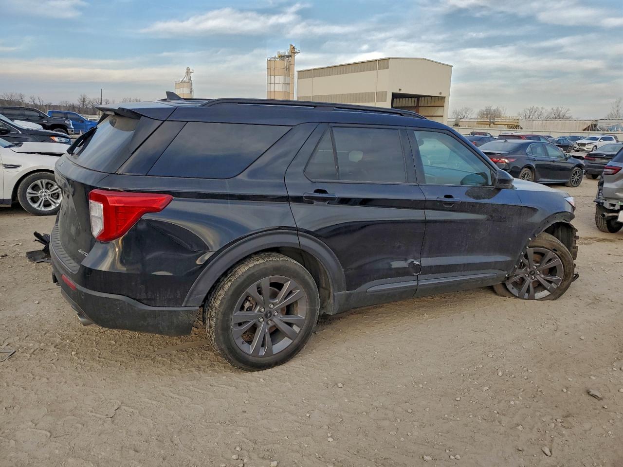 2023 FORD EXPLORER XLT photo 5
