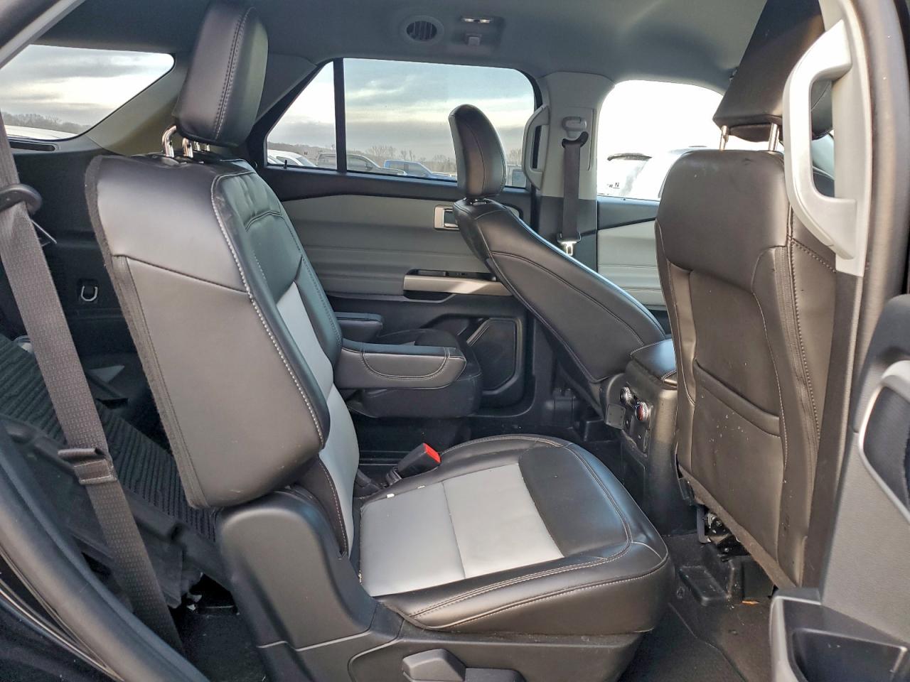 2023 FORD EXPLORER XLT photo 19