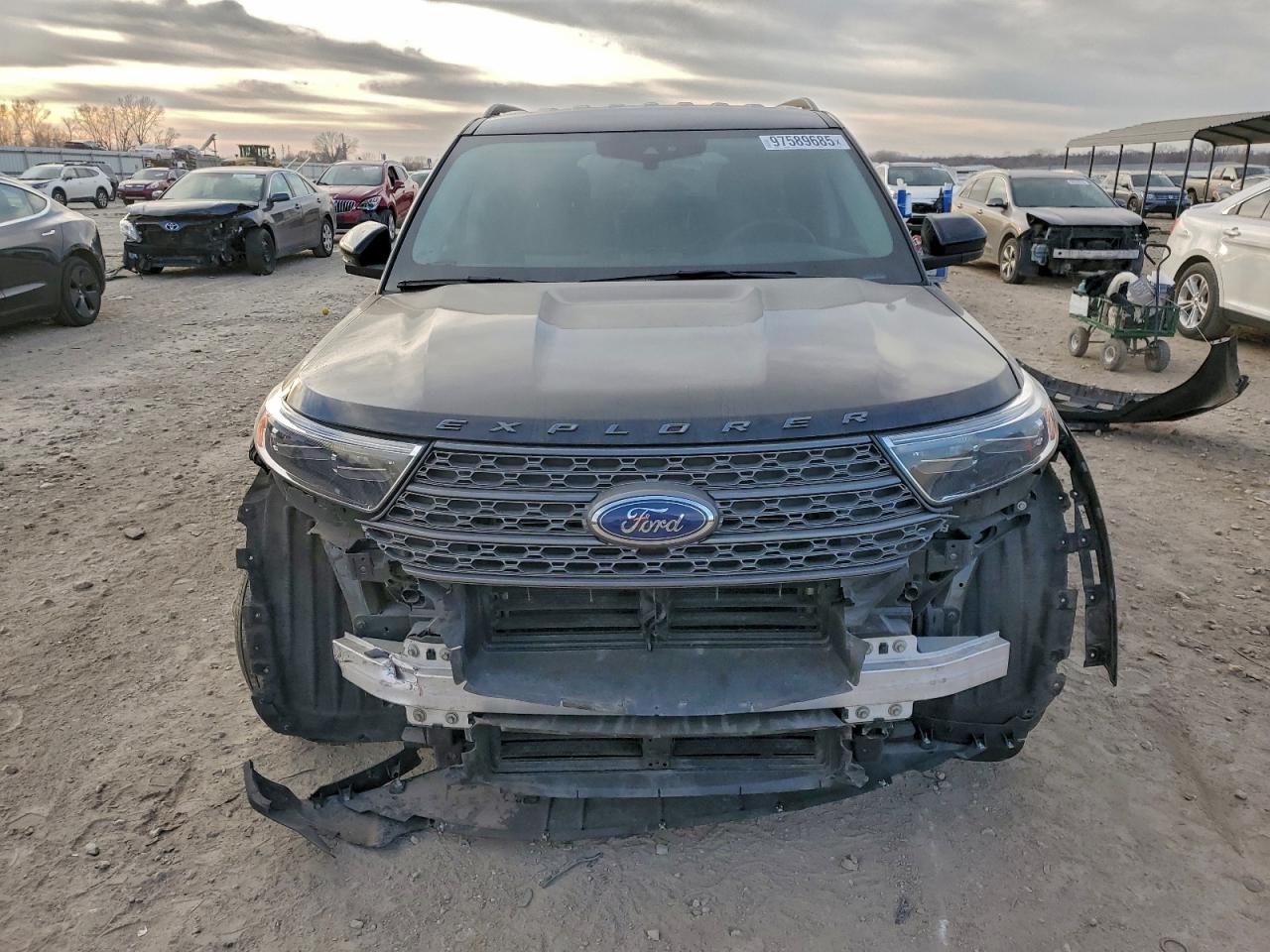 2023 FORD EXPLORER XLT photo 9
