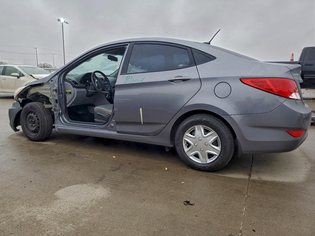 2016 HYUNDAI ACCENT SE photo 2