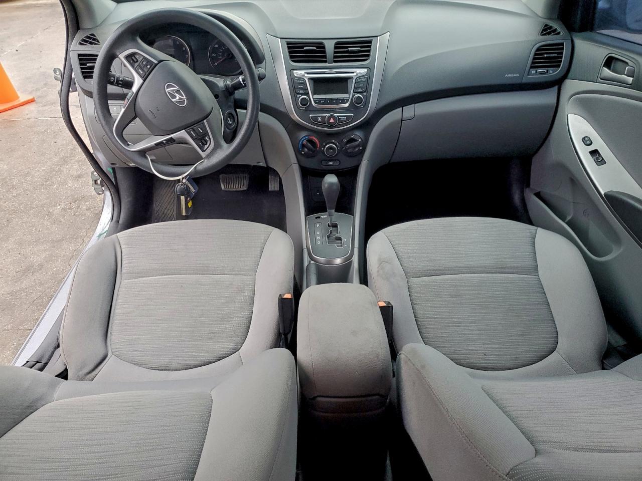 2016 HYUNDAI ACCENT SE photo 8