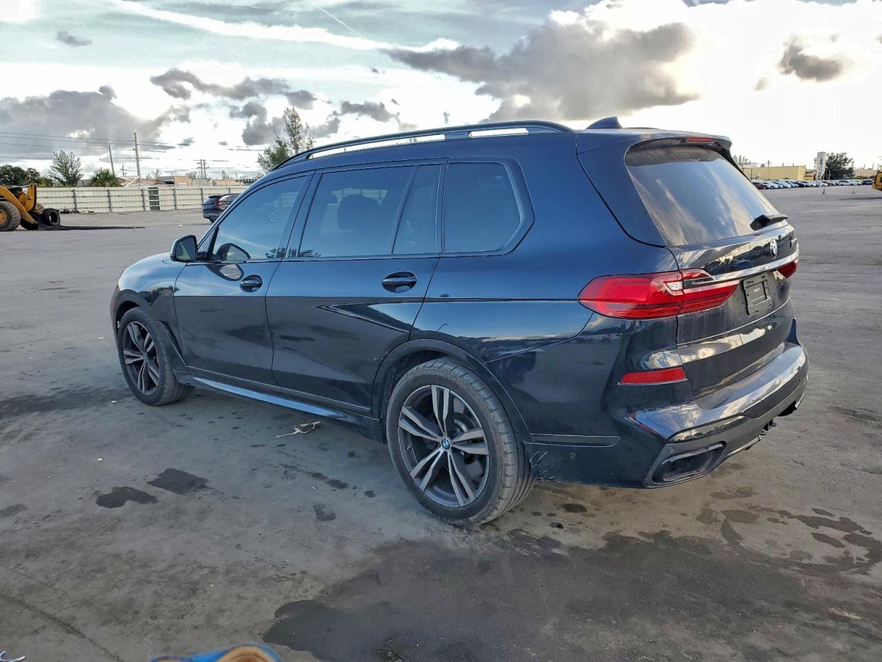 2021 BMW X7 M50I photo 2