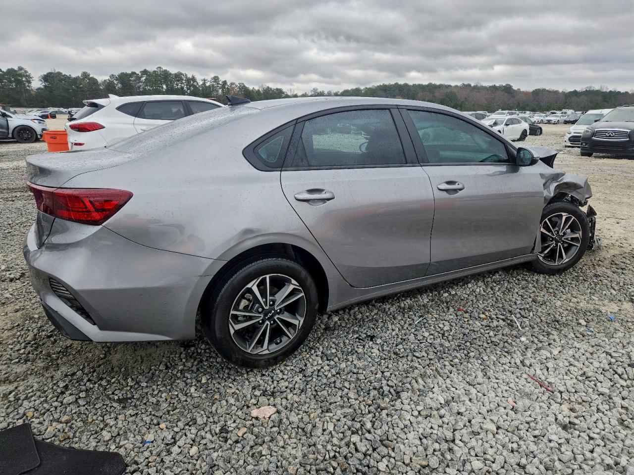 2024 KIA FORTE LXS photo 3