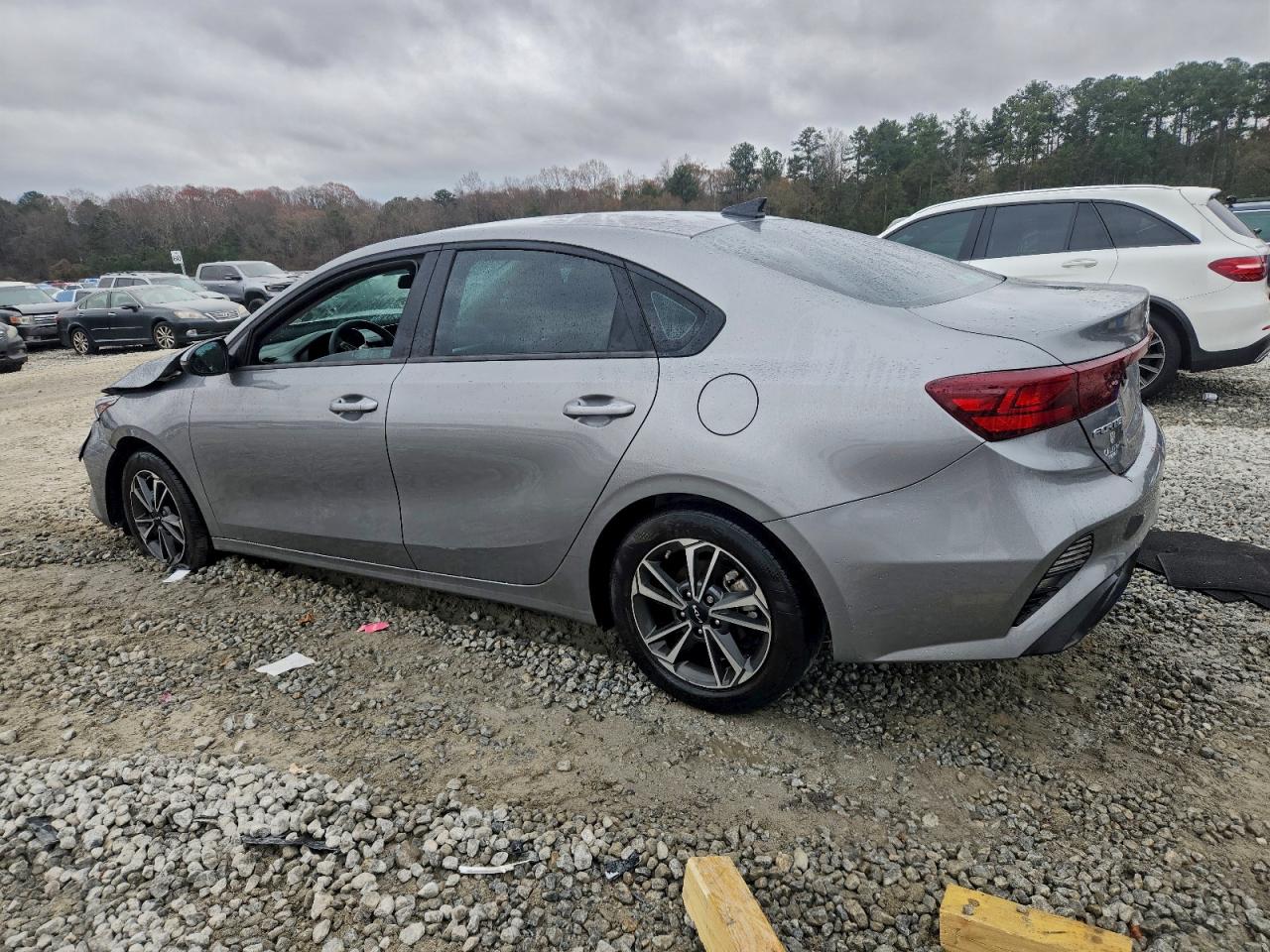 2024 KIA FORTE LXS photo 2