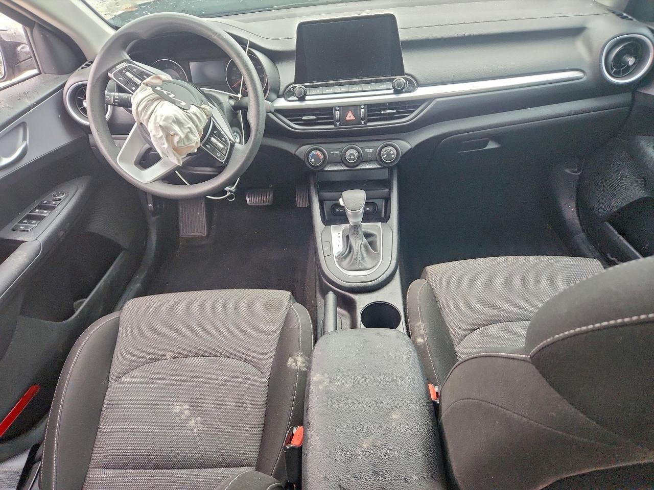 2024 KIA FORTE LXS photo 8