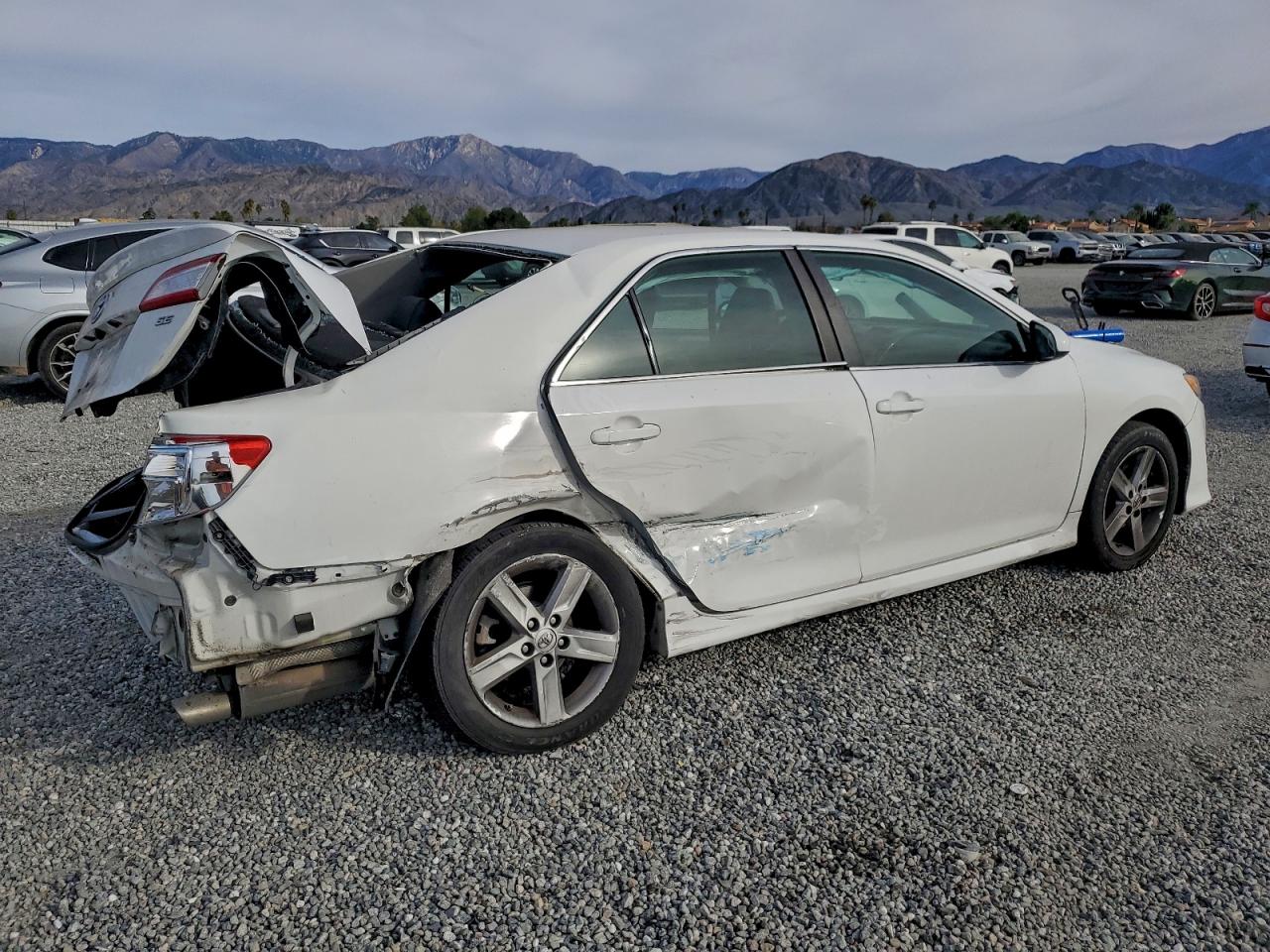2014 TOYOTA CAMRY SE photo 7