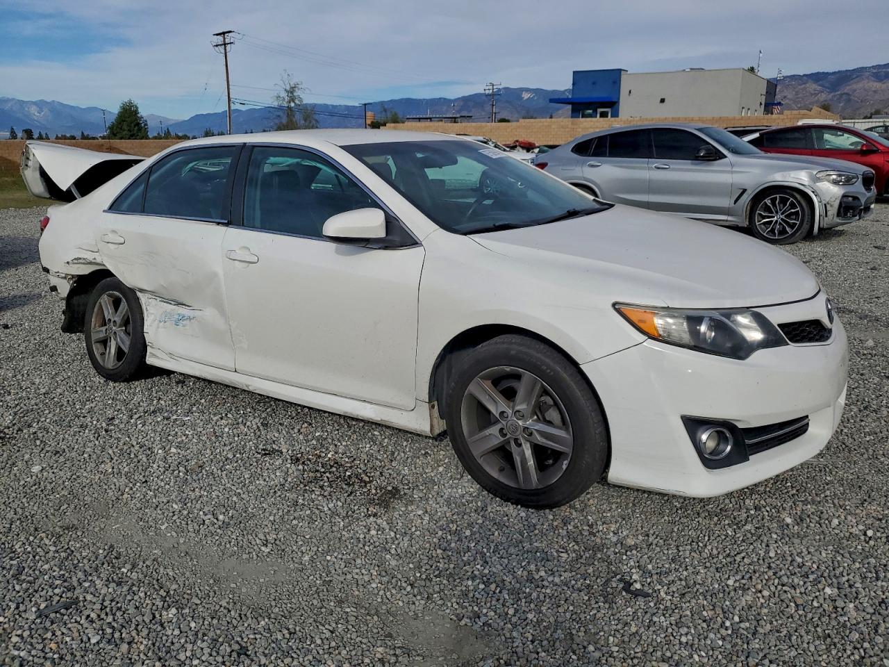 2014 TOYOTA CAMRY SE photo 10