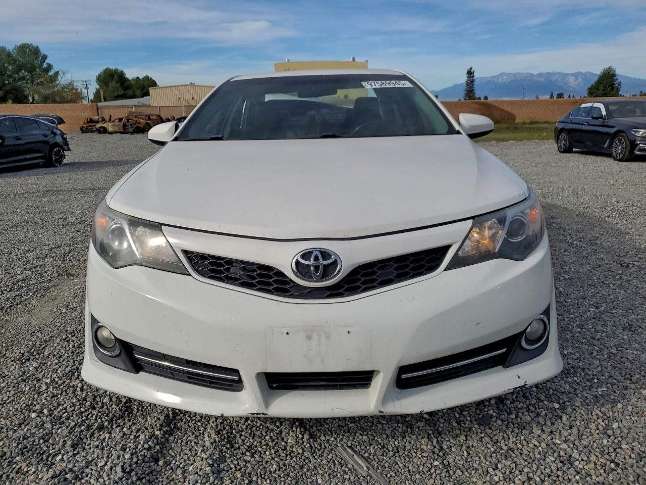 2014 TOYOTA CAMRY SE photo 13