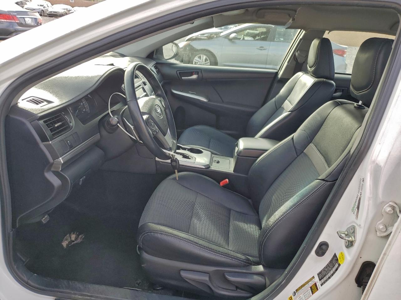2014 TOYOTA CAMRY SE photo 19
