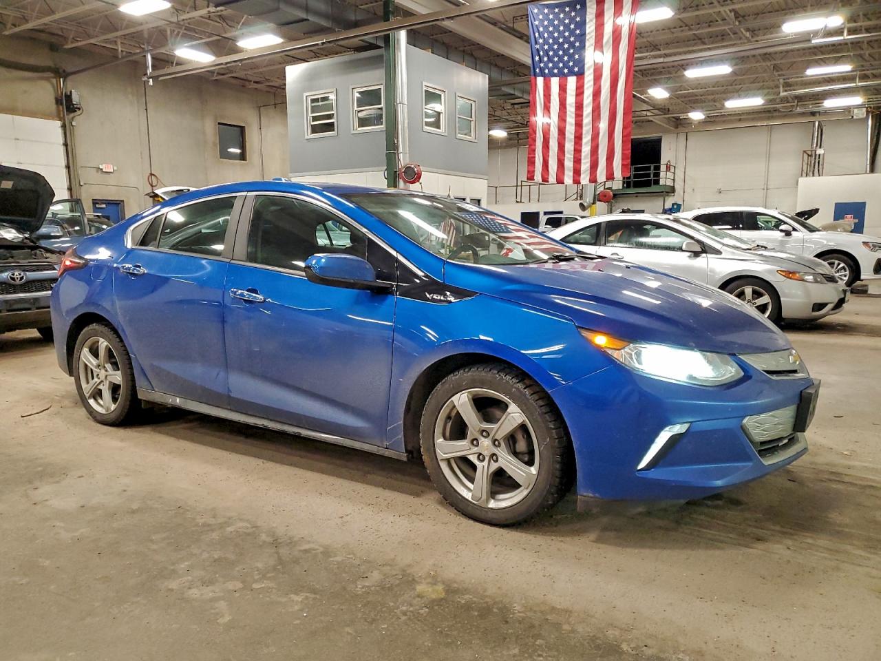 2017 CHEVROLET VOLT LT photo 4