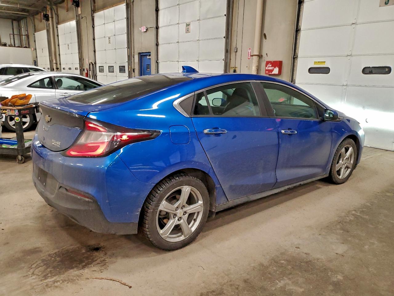 2017 CHEVROLET VOLT LT photo 3