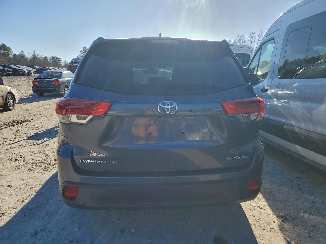 2017 TOYOTA HIGHLANDER SE photo 6