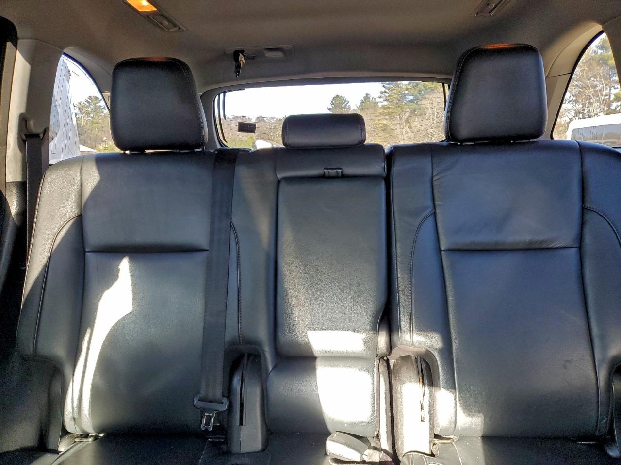 2017 TOYOTA HIGHLANDER SE photo 10