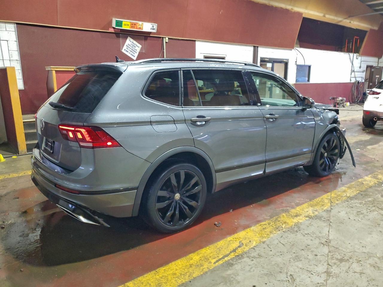 2020 VOLKSWAGEN TIGUAN SE photo 3