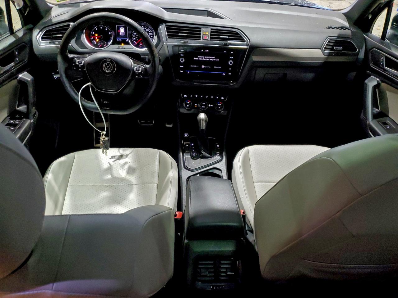 2020 VOLKSWAGEN TIGUAN SE photo 8