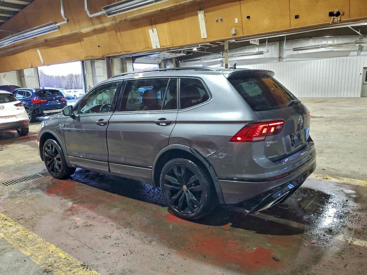 2020 VOLKSWAGEN TIGUAN SE photo 2