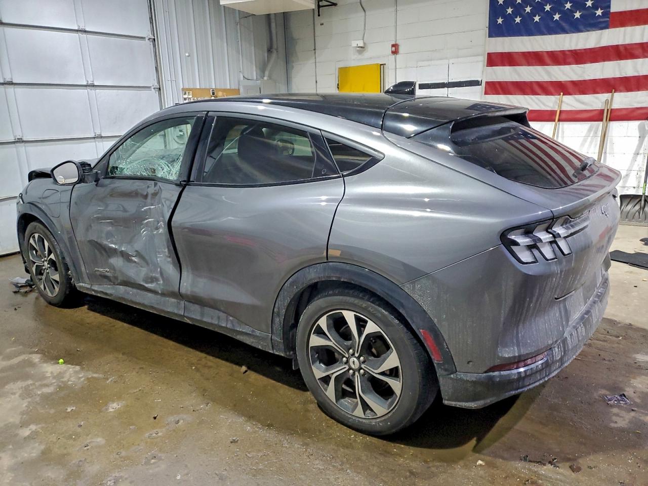 2021 FORD MUSTANG MACH-E PREMIUM photo 2