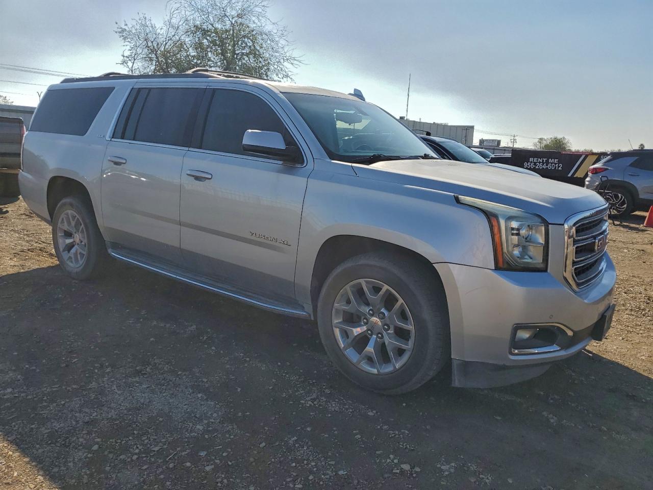 2015 GMC YUKON XL C1500 SLE photo 4