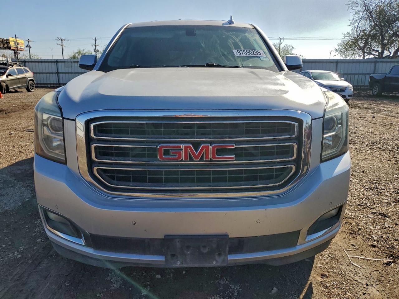 2015 GMC YUKON XL C1500 SLE photo 5