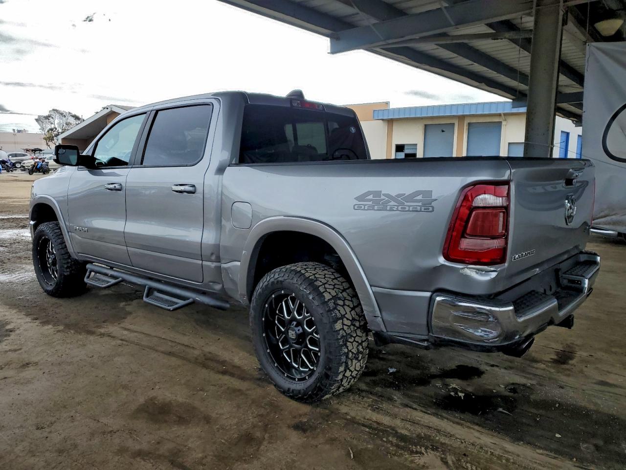2019 RAM 1500 LARAMIE photo 2