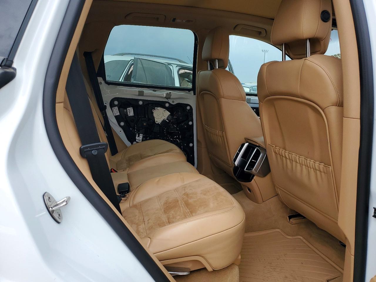 2017 PORSCHE CAYENNE photo 31