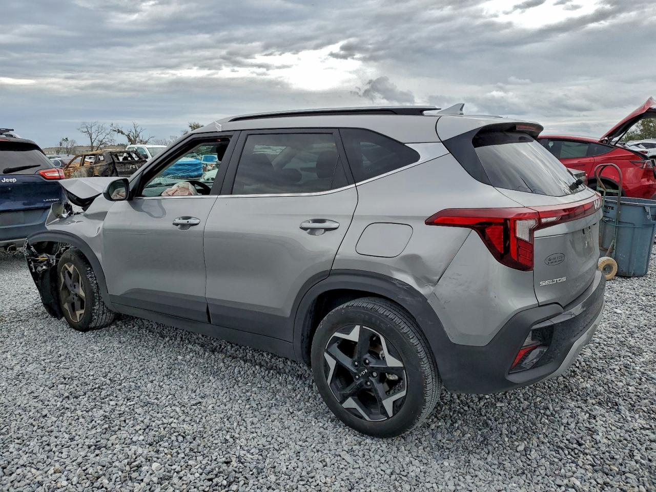 2025 KIA SELTOS EX photo 3