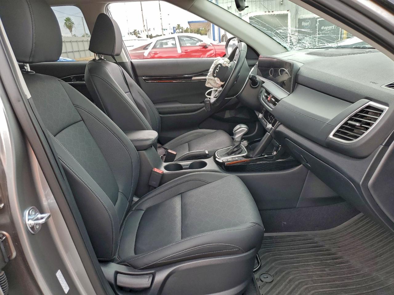 2025 KIA SELTOS EX photo 5