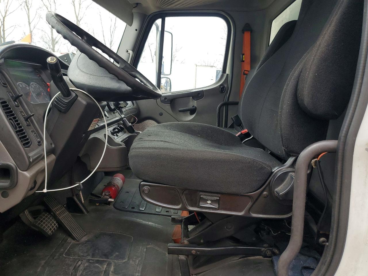 2017 FREIGHTLINER BUSINESS CLASS M2 BOX TRUCK photo 19