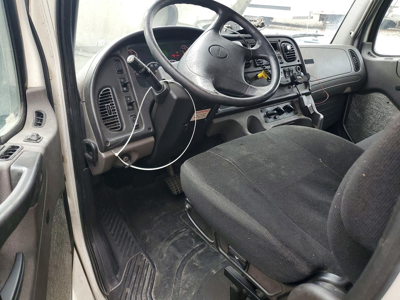 2017 FREIGHTLINER BUSINESS CLASS M2 BOX TRUCK photo 22