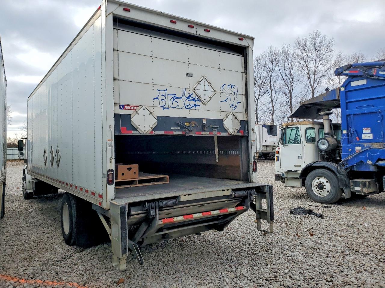 2017 FREIGHTLINER BUSINESS CLASS M2 BOX TRUCK photo 4
