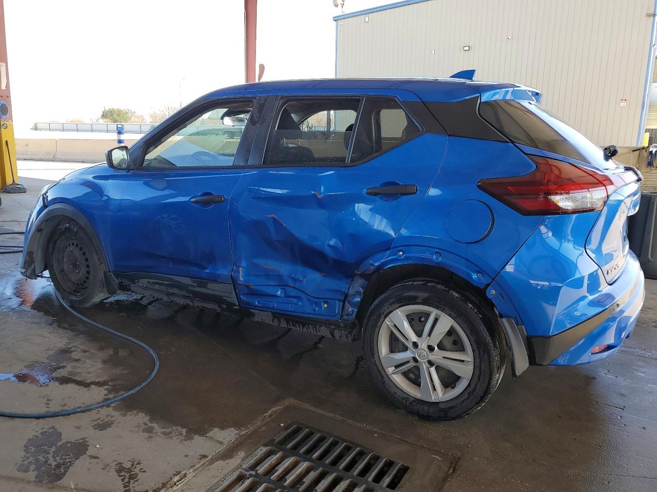 2023 NISSAN KICKS S photo 2