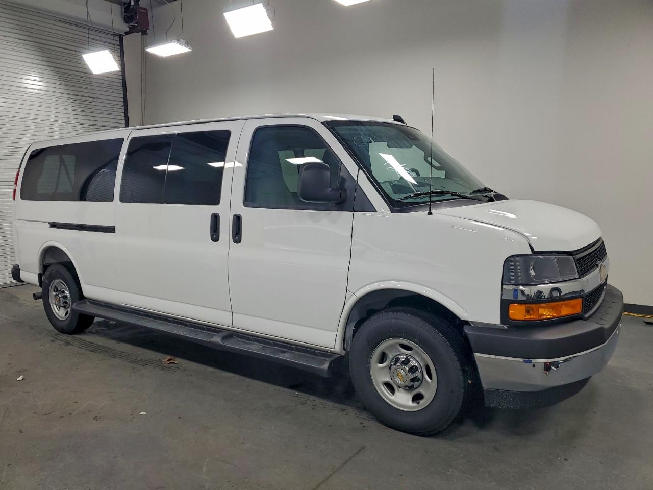 2025 CHEVROLET EXPRESS G3500 LT photo 7