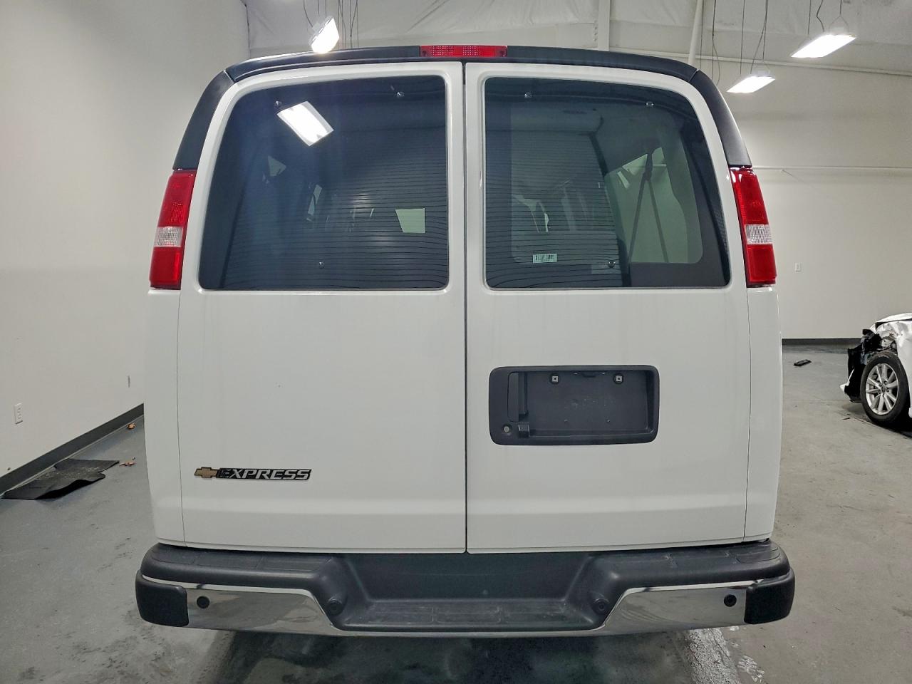 2025 CHEVROLET EXPRESS G3500 LT photo 11