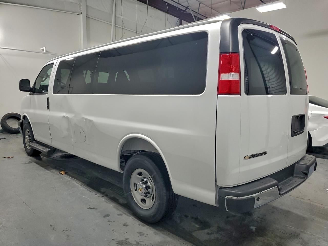 2025 CHEVROLET EXPRESS G3500 LT photo 3