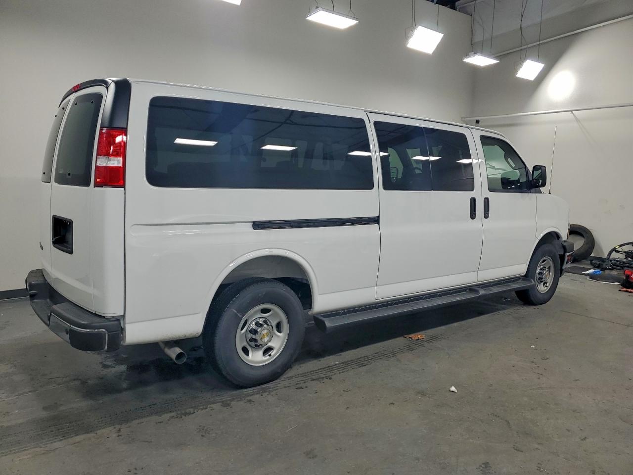 2025 CHEVROLET EXPRESS G3500 LT photo 5