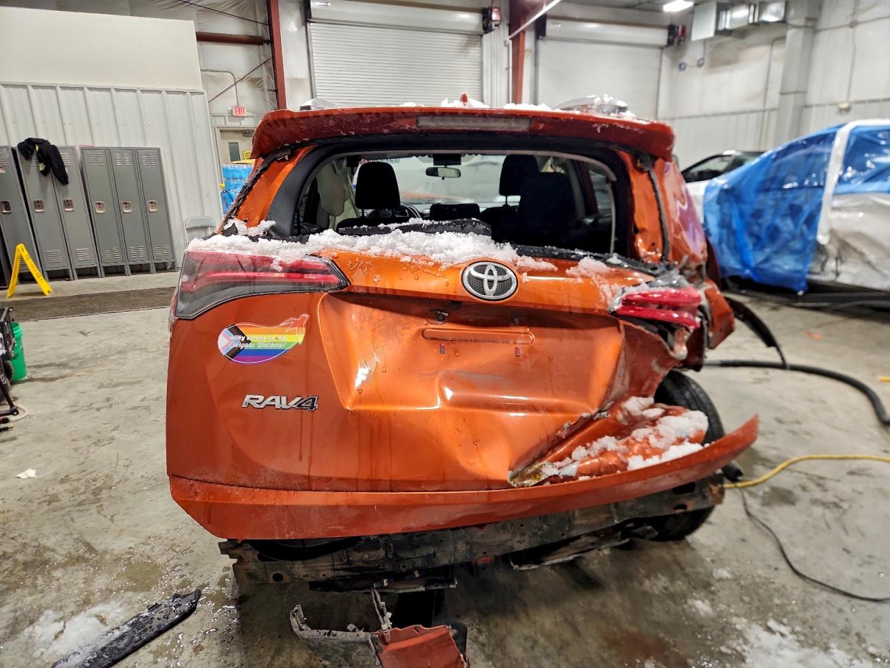 2016 TOYOTA RAV4 LE photo 6