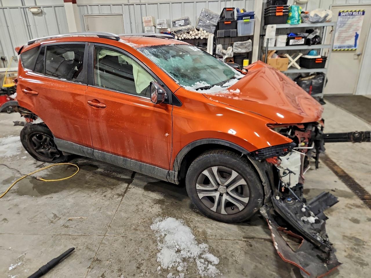 2016 TOYOTA RAV4 LE photo 4