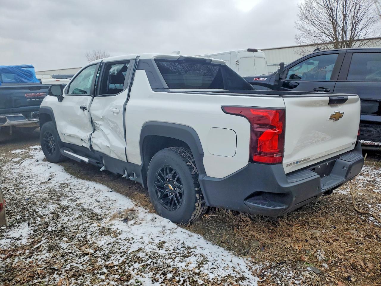 2024 CHEVROLET SILVERADO photo 2