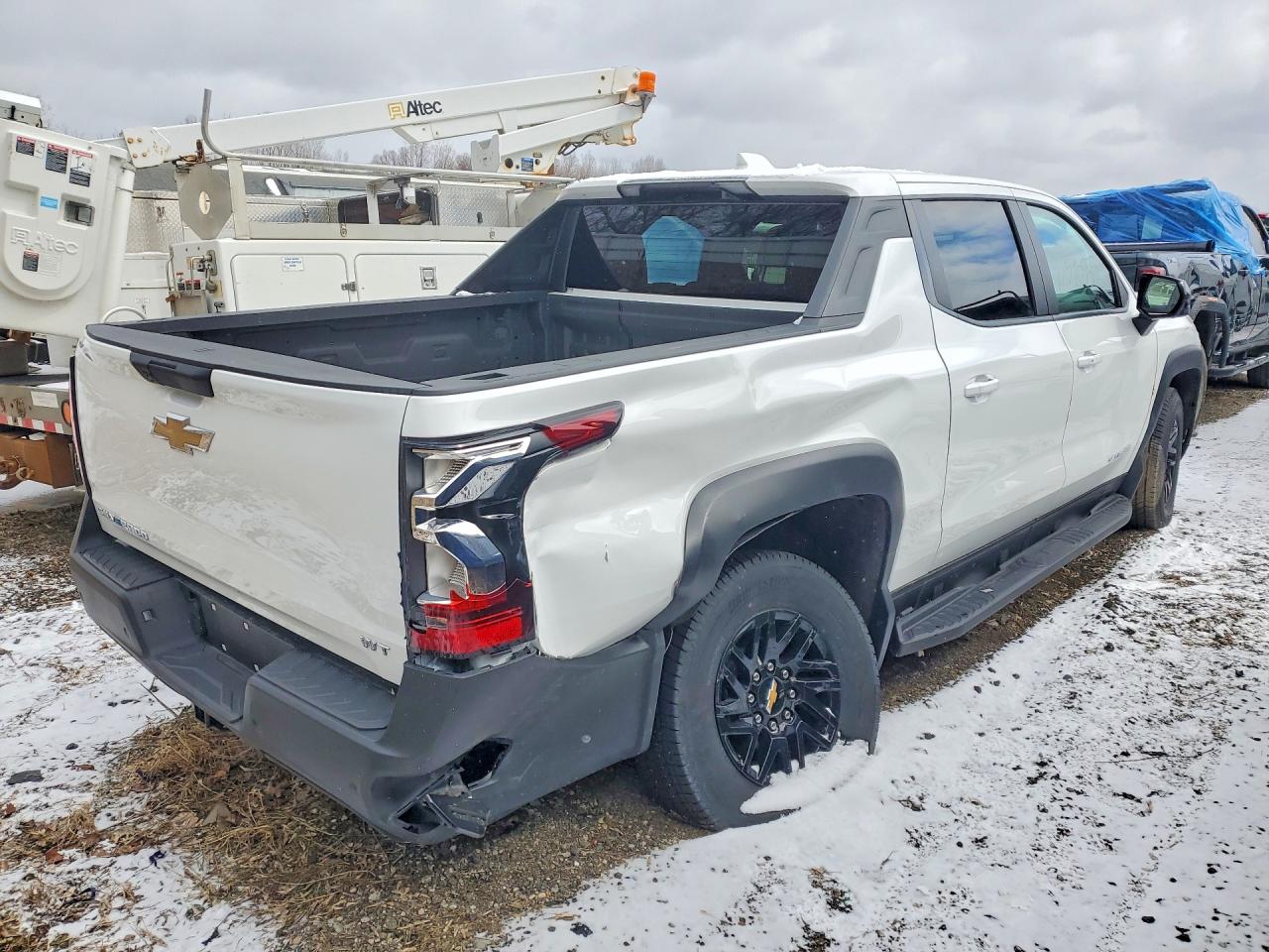 2024 CHEVROLET SILVERADO photo 3