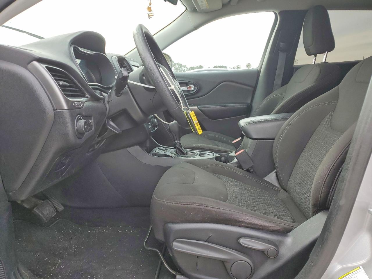 2019 JEEP CHEROKEE LATITUDE photo 7