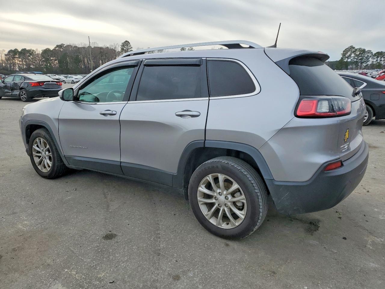 2019 JEEP CHEROKEE LATITUDE photo 2