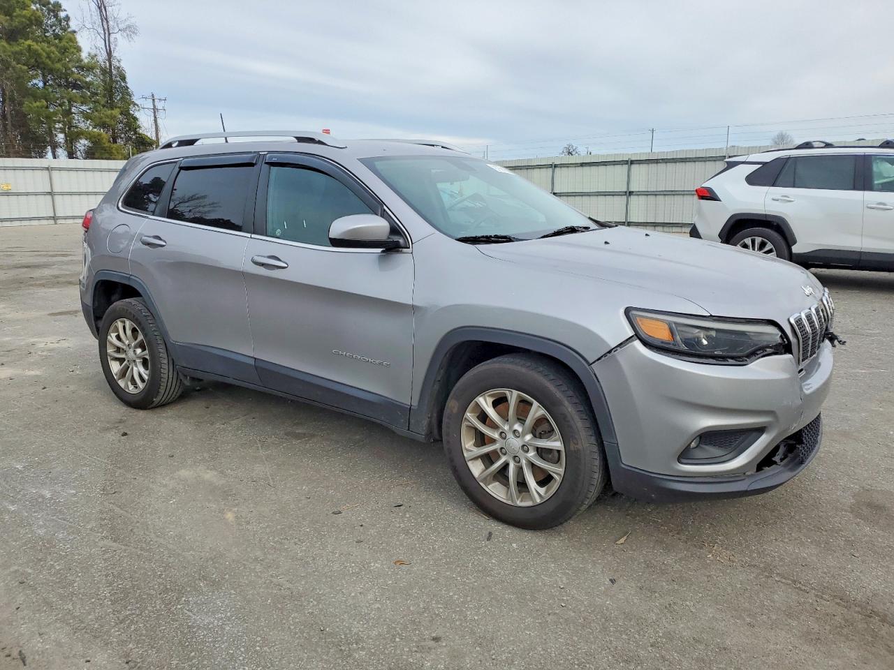 2019 JEEP CHEROKEE LATITUDE photo 4