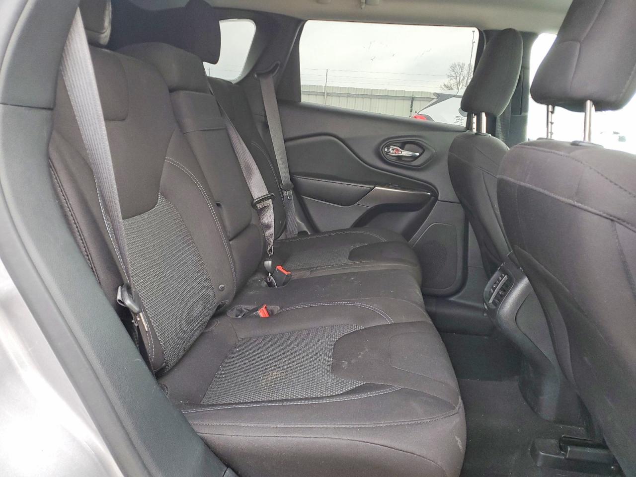 2019 JEEP CHEROKEE LATITUDE photo 11