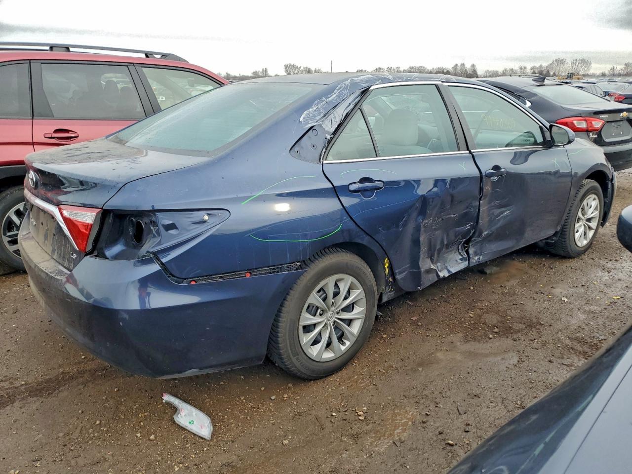 2017 TOYOTA CAMRY LE photo 3