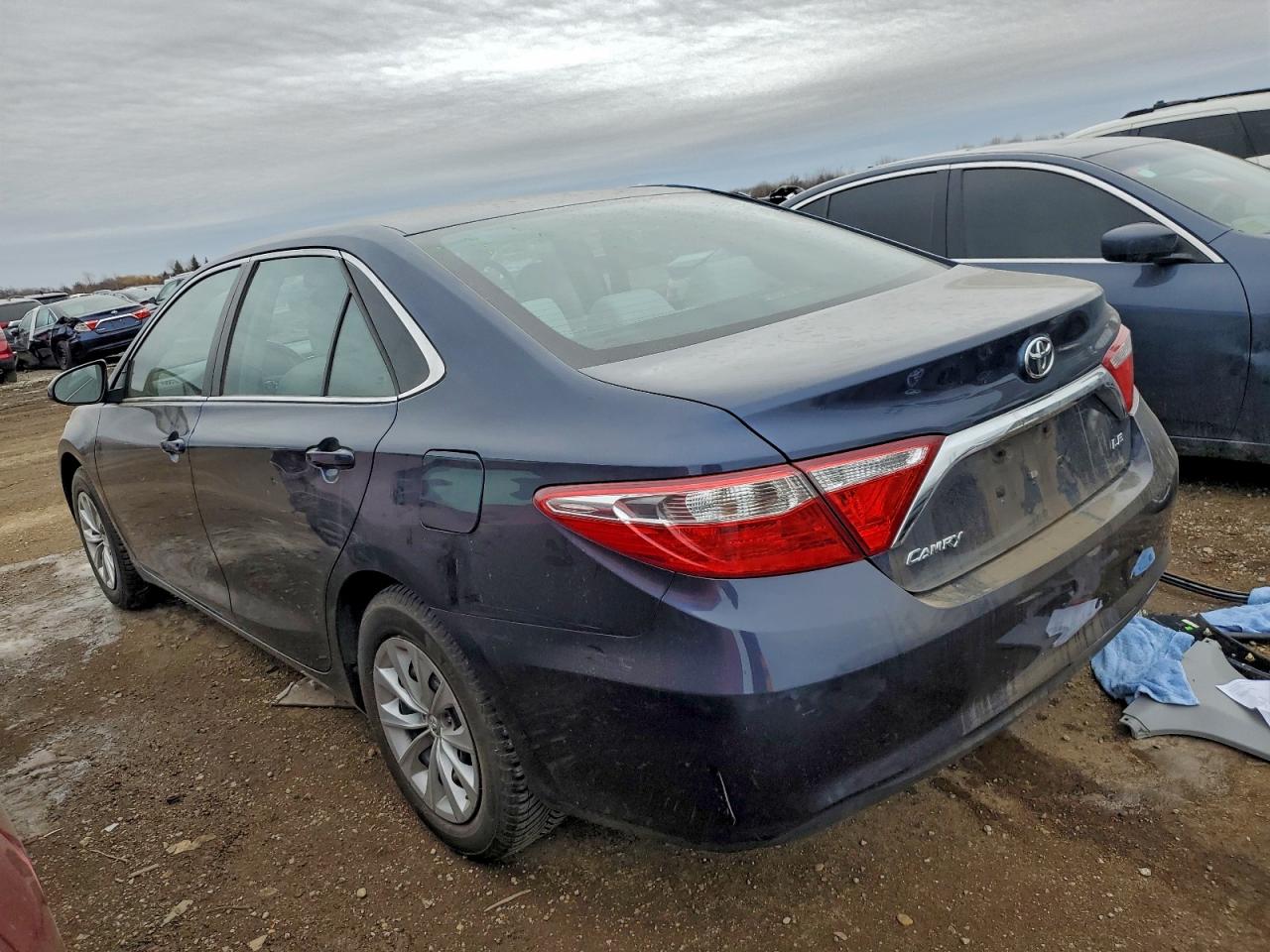 2017 TOYOTA CAMRY LE photo 2