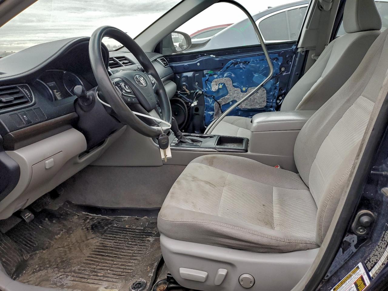 2017 TOYOTA CAMRY LE photo 7